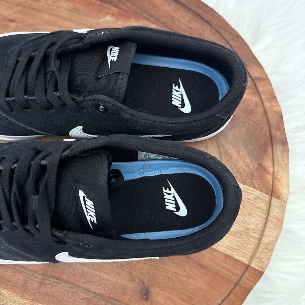 Nike SB Charge Solarsoft Black White Suede Low Top Sneakers IM4399-001 Womens 10 - Picture 8 of 10